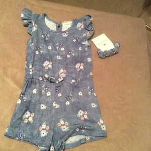 NWT Btween size 4 outfit & pony tail  holder